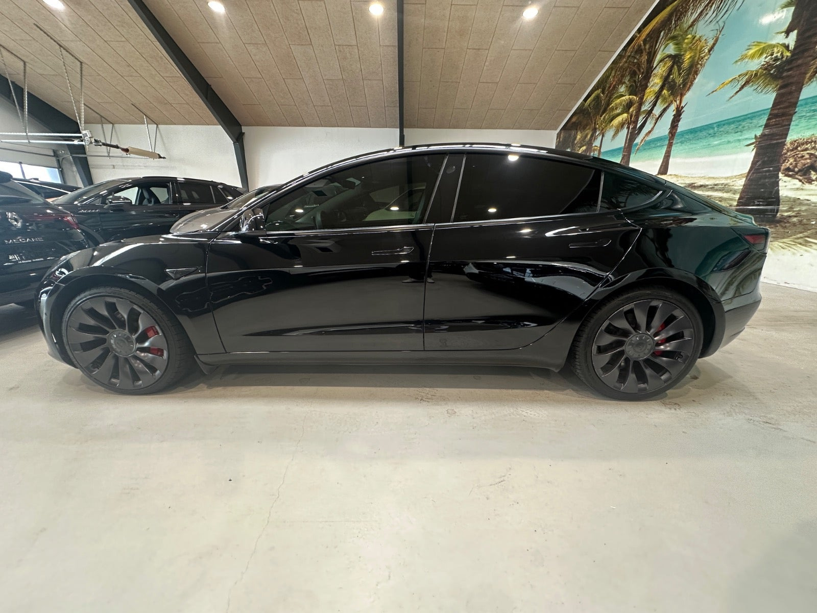 Sort Tesla Model 3 fra 2021