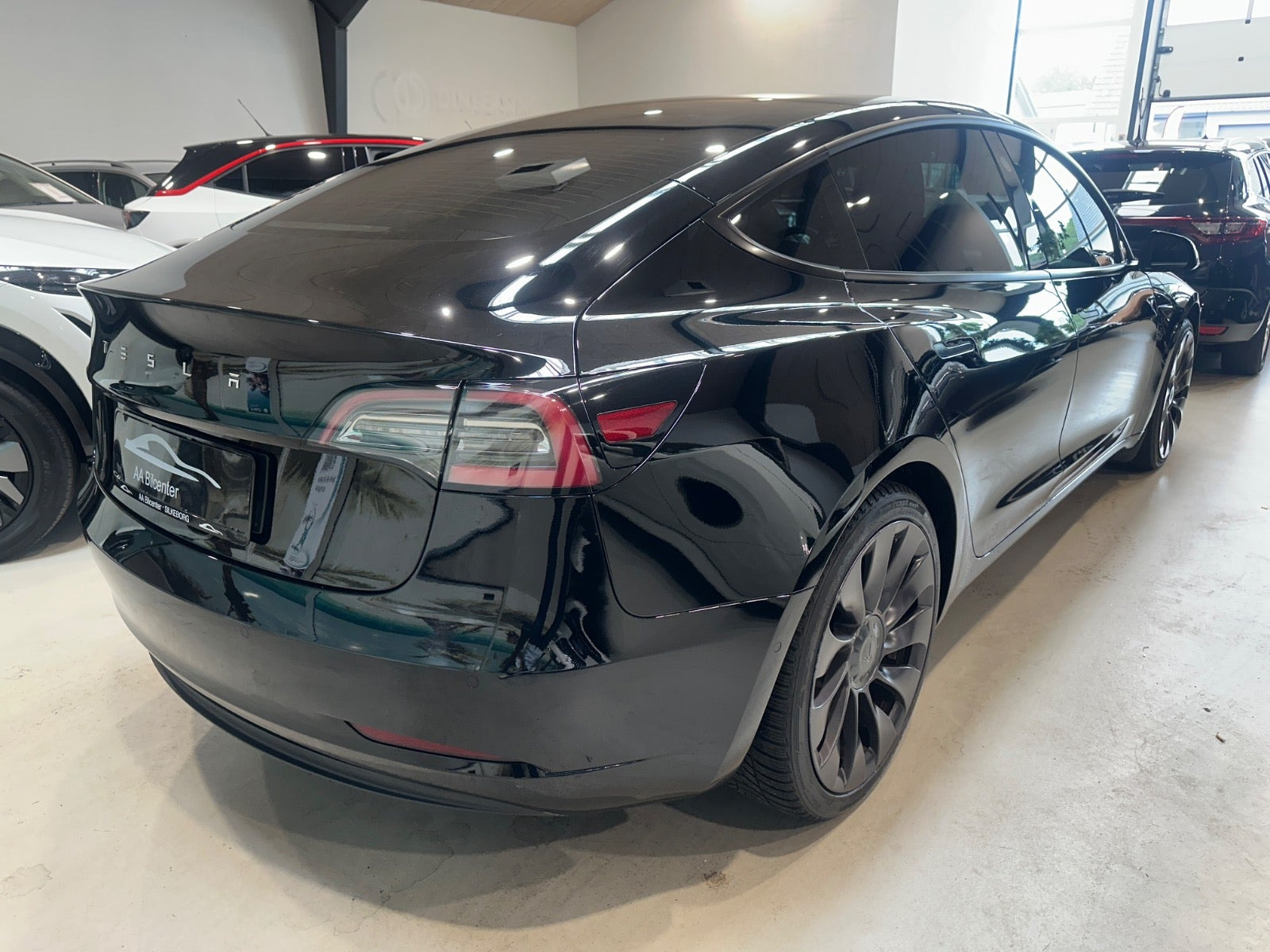 Sort Tesla Model 3 fra 2021