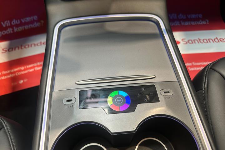 Sort Tesla Model 3 fra 2021