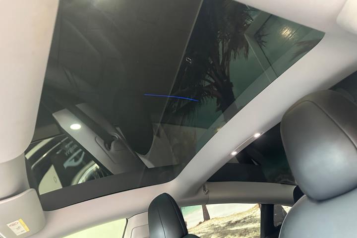 Sort Tesla Model 3 fra 2021