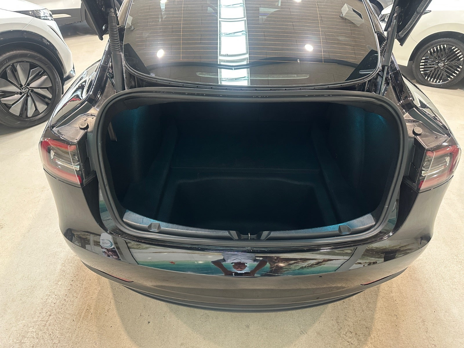 Sort Tesla Model 3 fra 2021