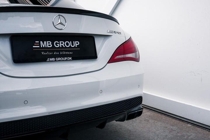 Hvid Mercedes CLA45 fra 2014
