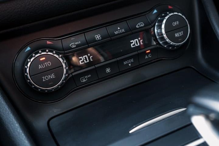 Hvid Mercedes CLA45 fra 2014