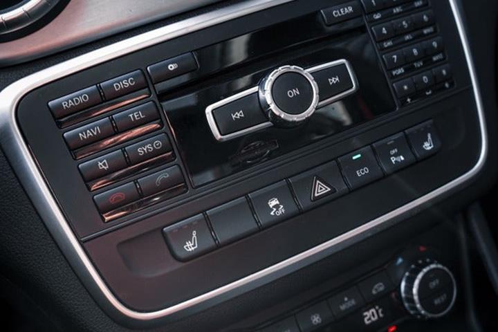 Hvid Mercedes CLA45 fra 2014