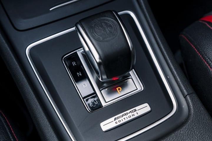 Hvid Mercedes CLA45 fra 2014