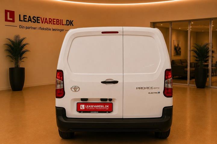Hvid Toyota ProAce City fra 2025