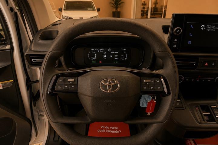 Hvid Toyota ProAce City fra 2025