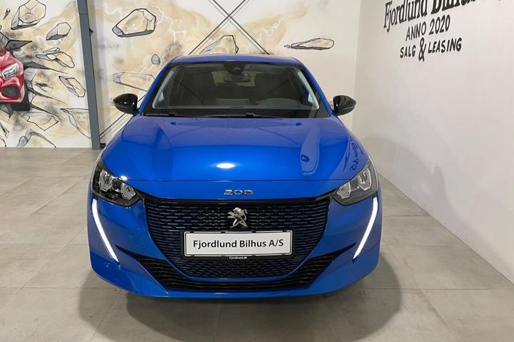 Blå Peugeot e-208 fra 2023