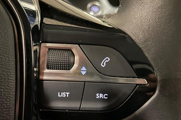 Blå Peugeot e-208 fra 2023