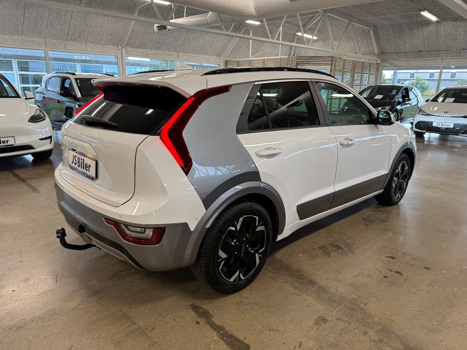 Hvid Kia Niro fra 2023