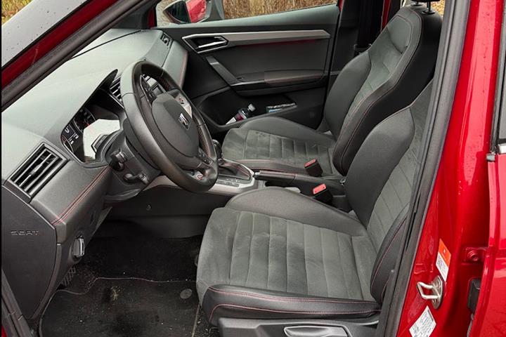 Rød Seat Arona fra 2019