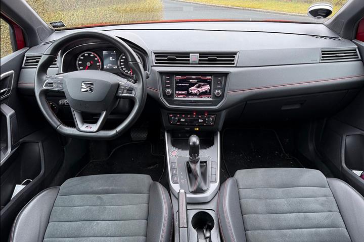 Rød Seat Arona fra 2019