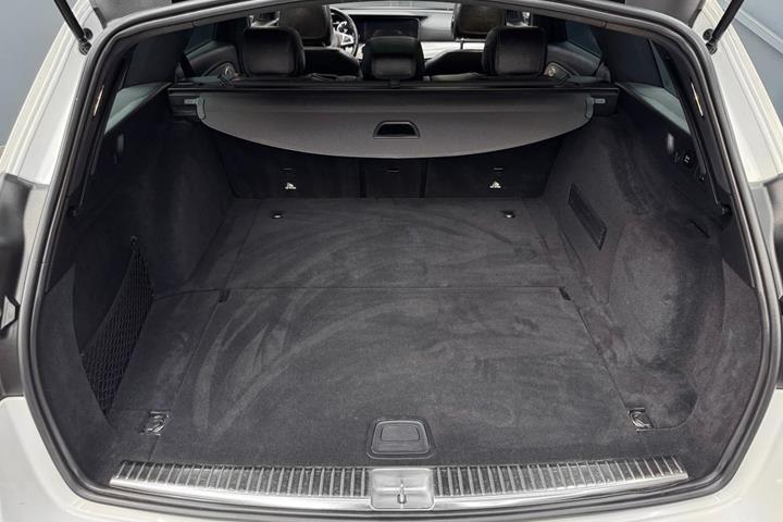 Hvid Mercedes E220 d fra 2016