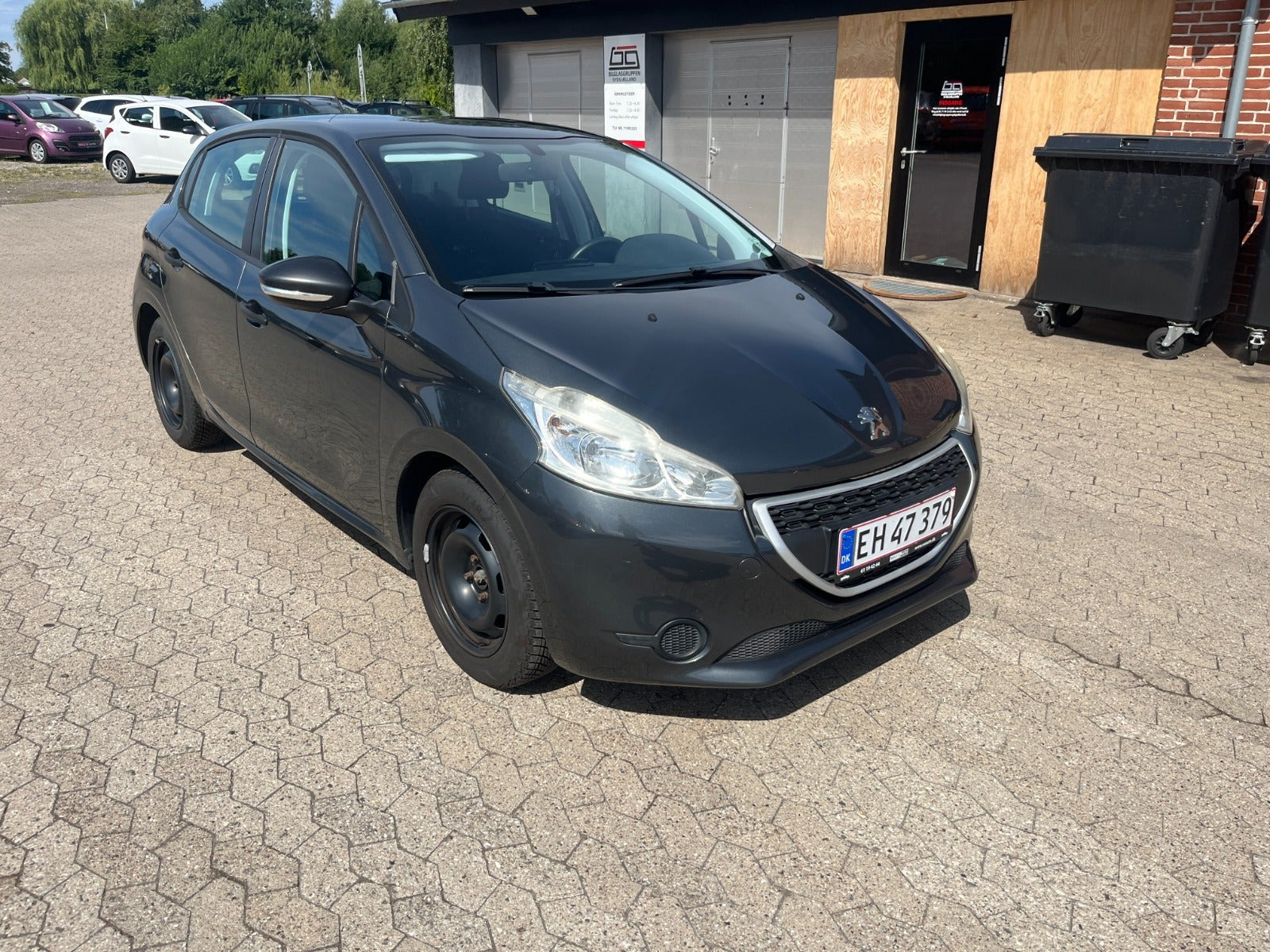 Grå Peugeot 208 fra 2013
