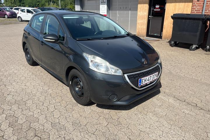 Grå Peugeot 208 fra 2013