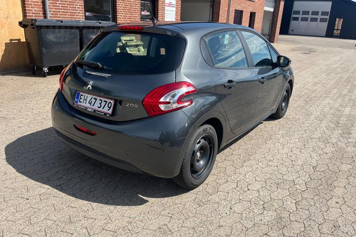 Grå Peugeot 208 fra 2013