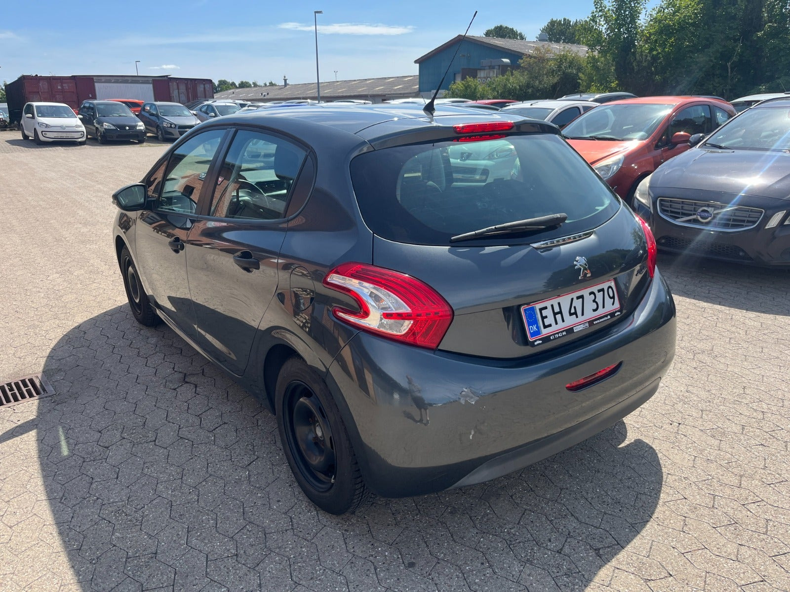 Grå Peugeot 208 fra 2013