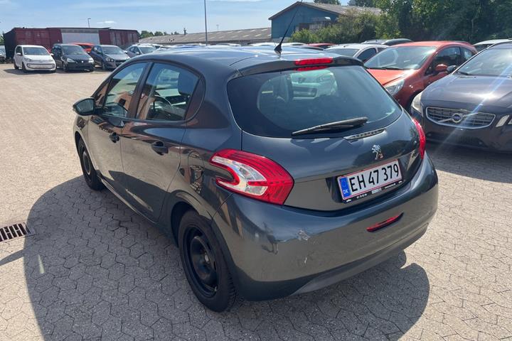 Grå Peugeot 208 fra 2013
