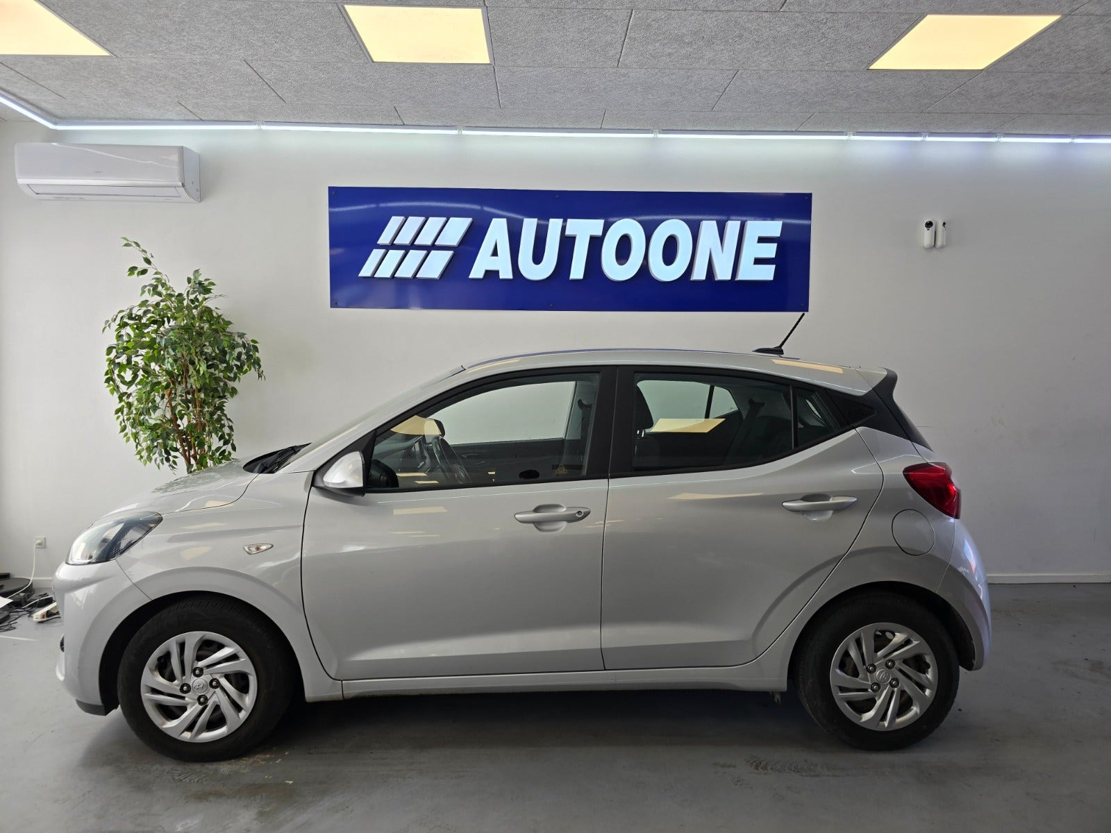 Sølv Hyundai i10 fra 2020