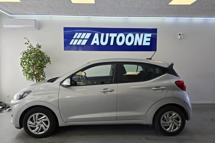 Sølv Hyundai i10 fra 2020