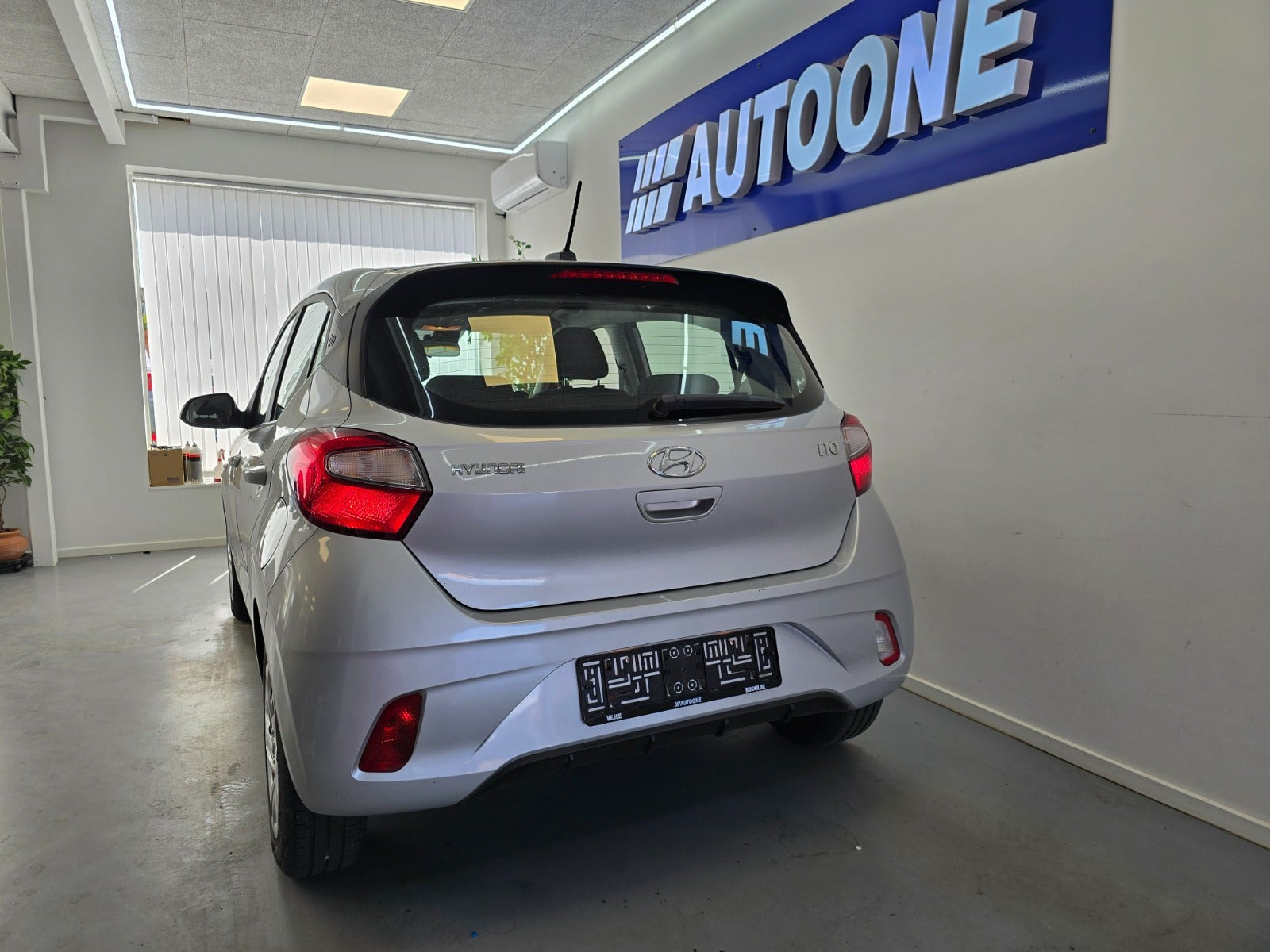 Sølv Hyundai i10 fra 2020