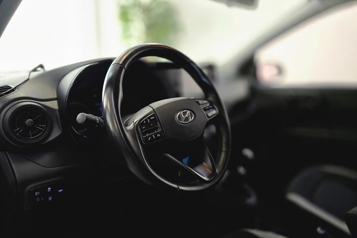 Sølv Hyundai i10 fra 2020