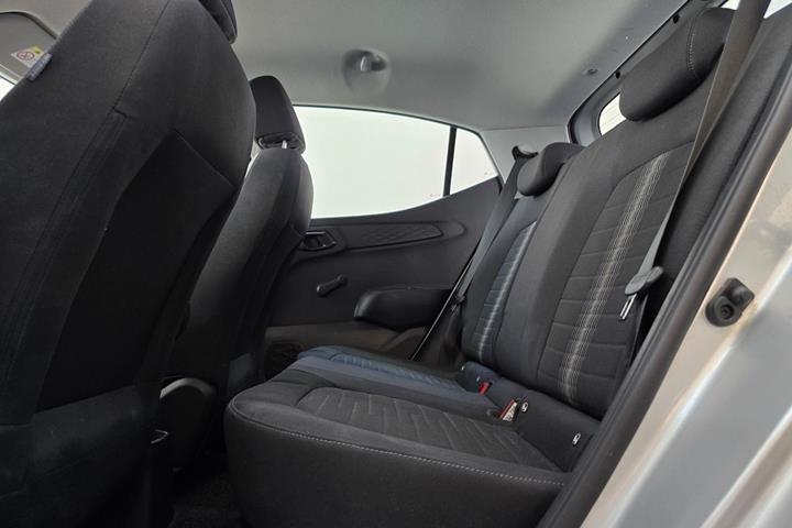 Sølv Hyundai i10 fra 2020