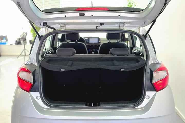 Sølv Hyundai i10 fra 2020