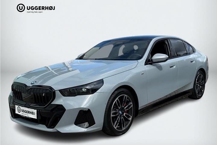 Grå BMW i5 fra 2024