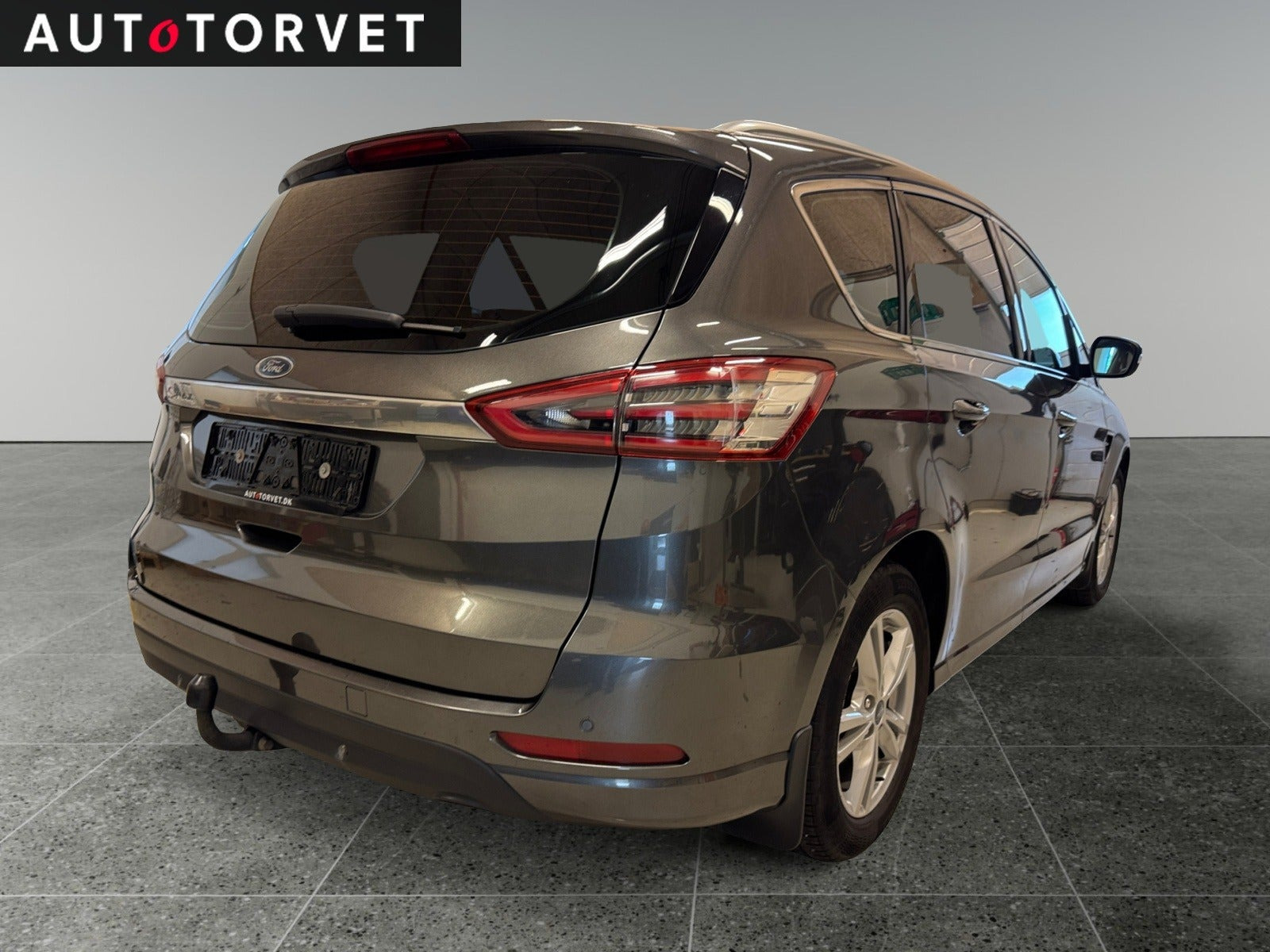 Grå Ford S-MAX fra 2020