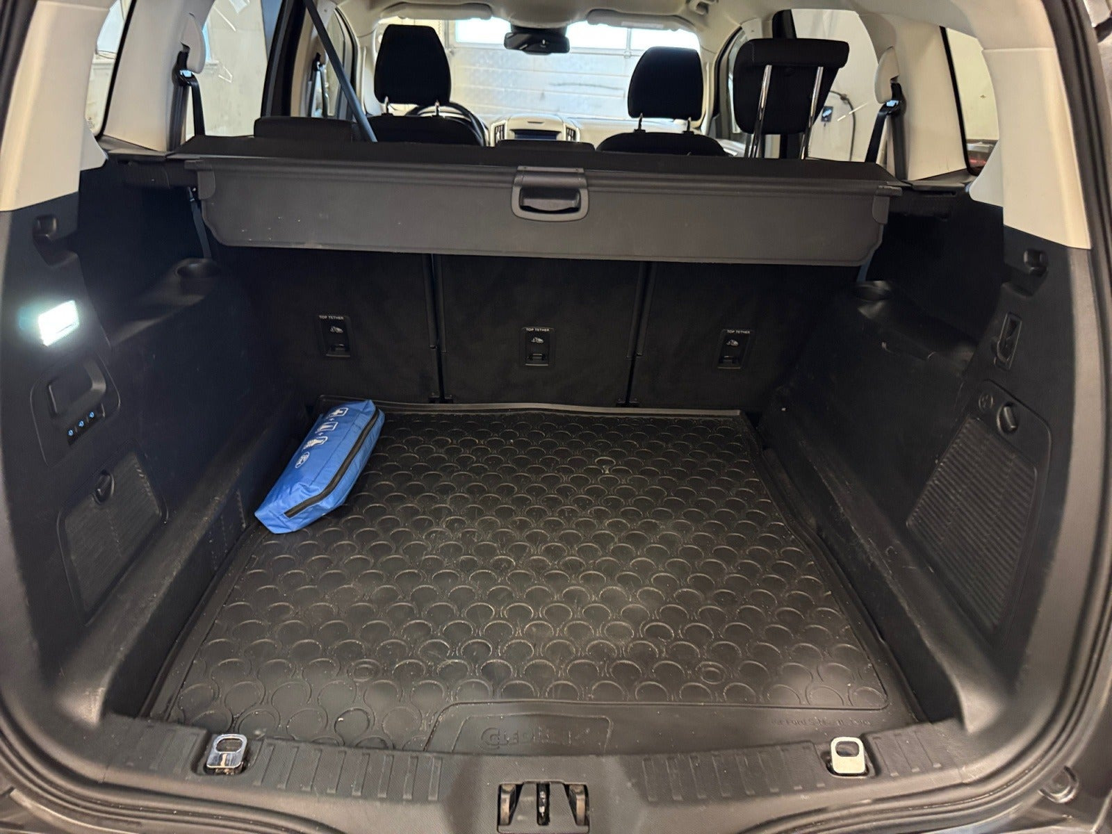 Grå Ford S-MAX fra 2020