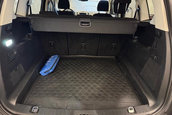 Grå Ford S-MAX fra 2020