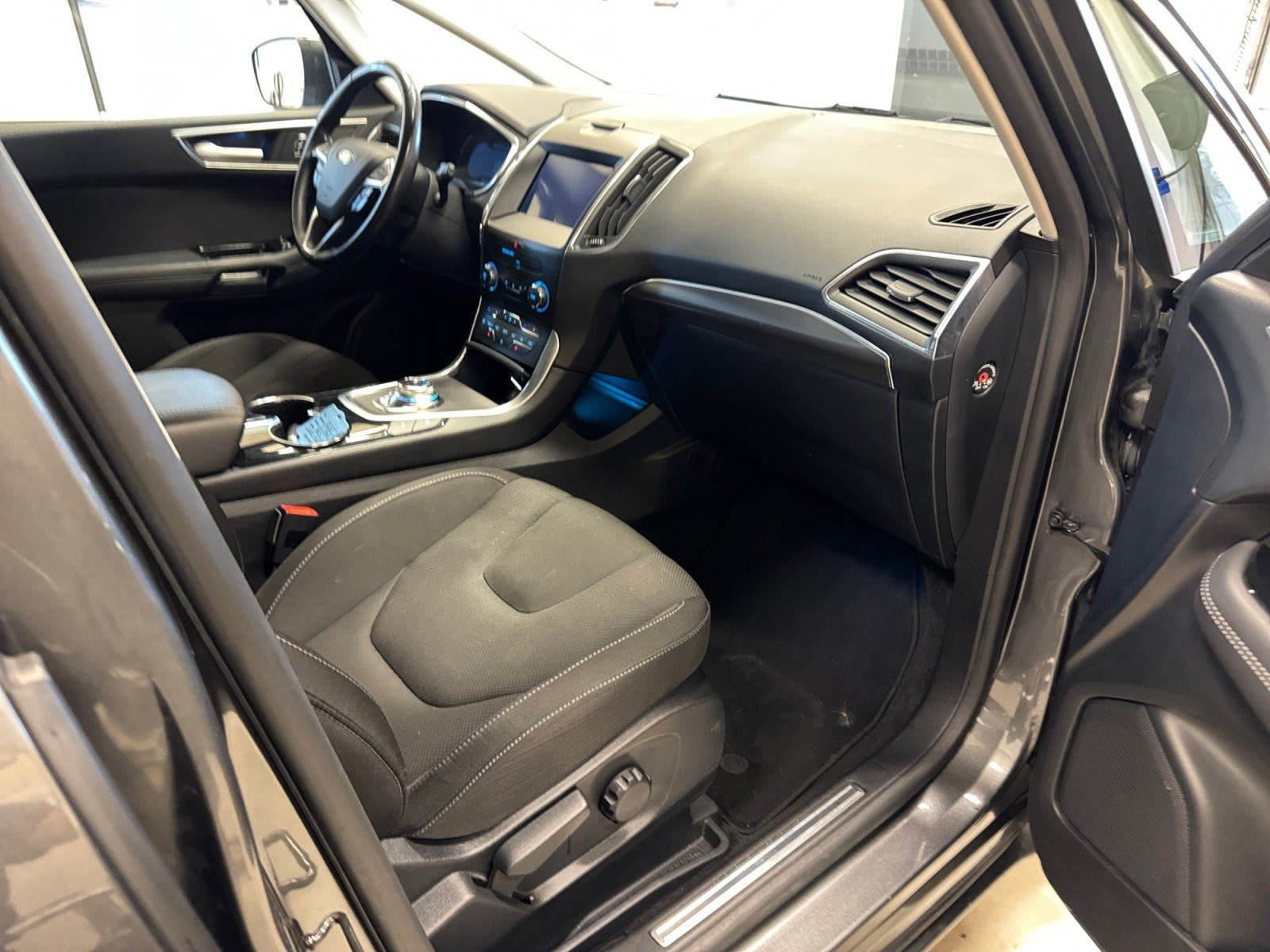Grå Ford S-MAX fra 2020