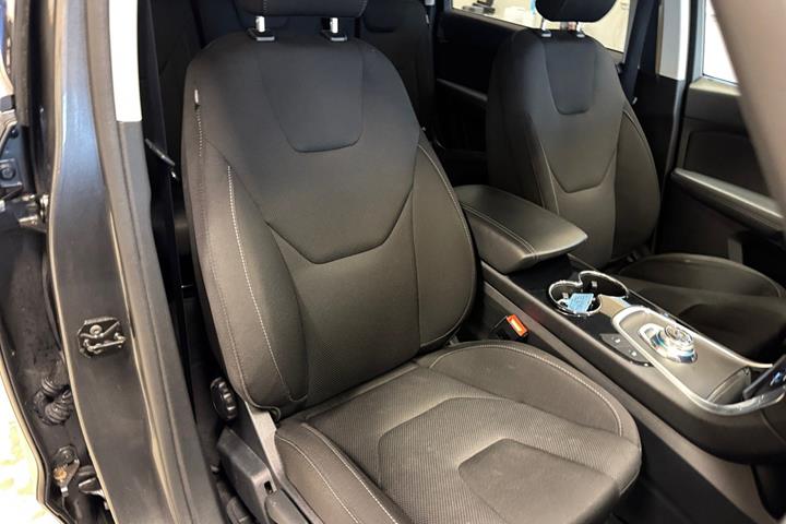 Grå Ford S-MAX fra 2020