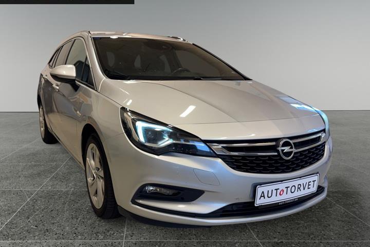 Sølv Opel Astra fra 2017