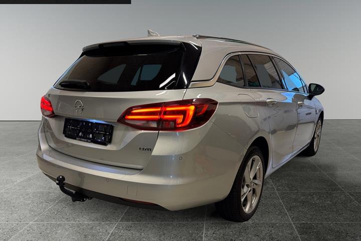Sølv Opel Astra fra 2017