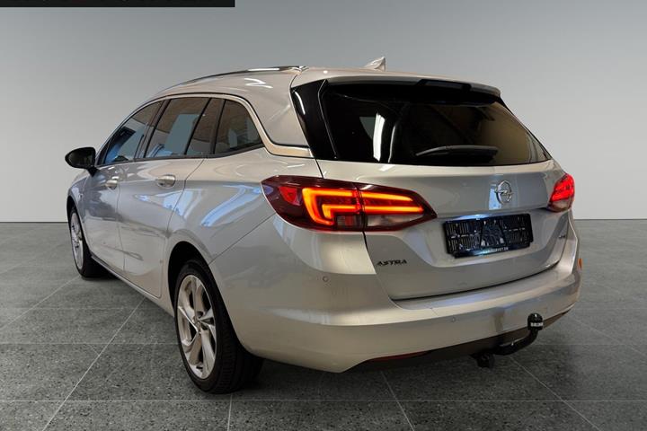 Sølv Opel Astra fra 2017