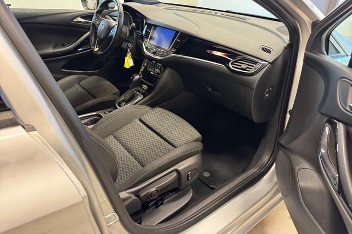 Sølv Opel Astra fra 2017
