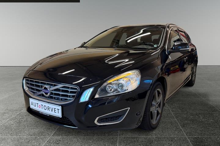 Sort Volvo V60 fra 2013 set udefra
