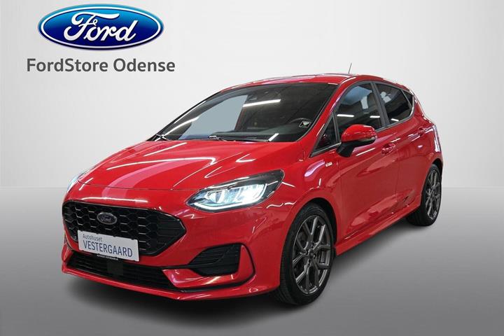 Rød Ford Fiesta fra 2022 set udefra