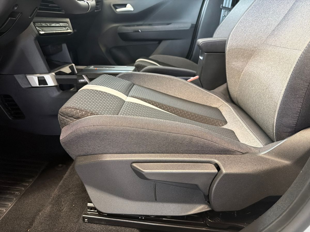 Grå Opel Frontera fra 2025