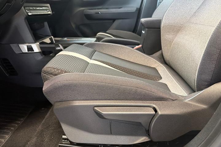Grå Opel Frontera fra 2025