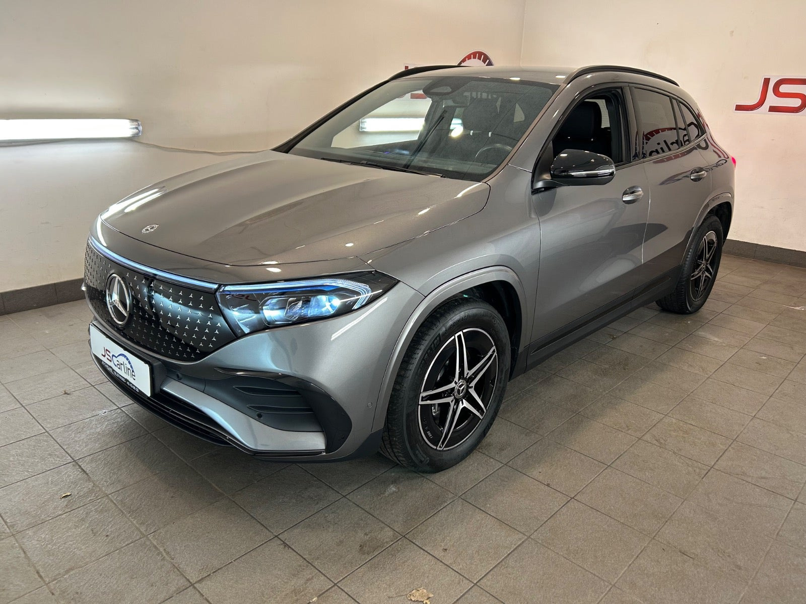 Grå Mercedes EQA250 fra 2022