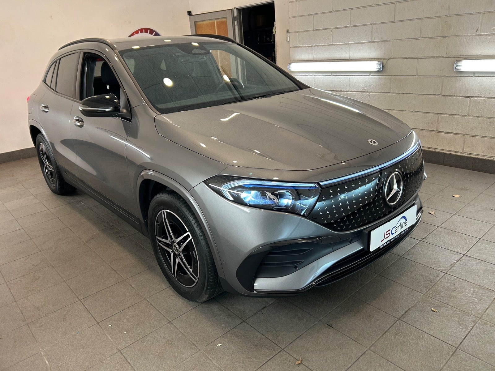 Grå Mercedes EQA250 fra 2022