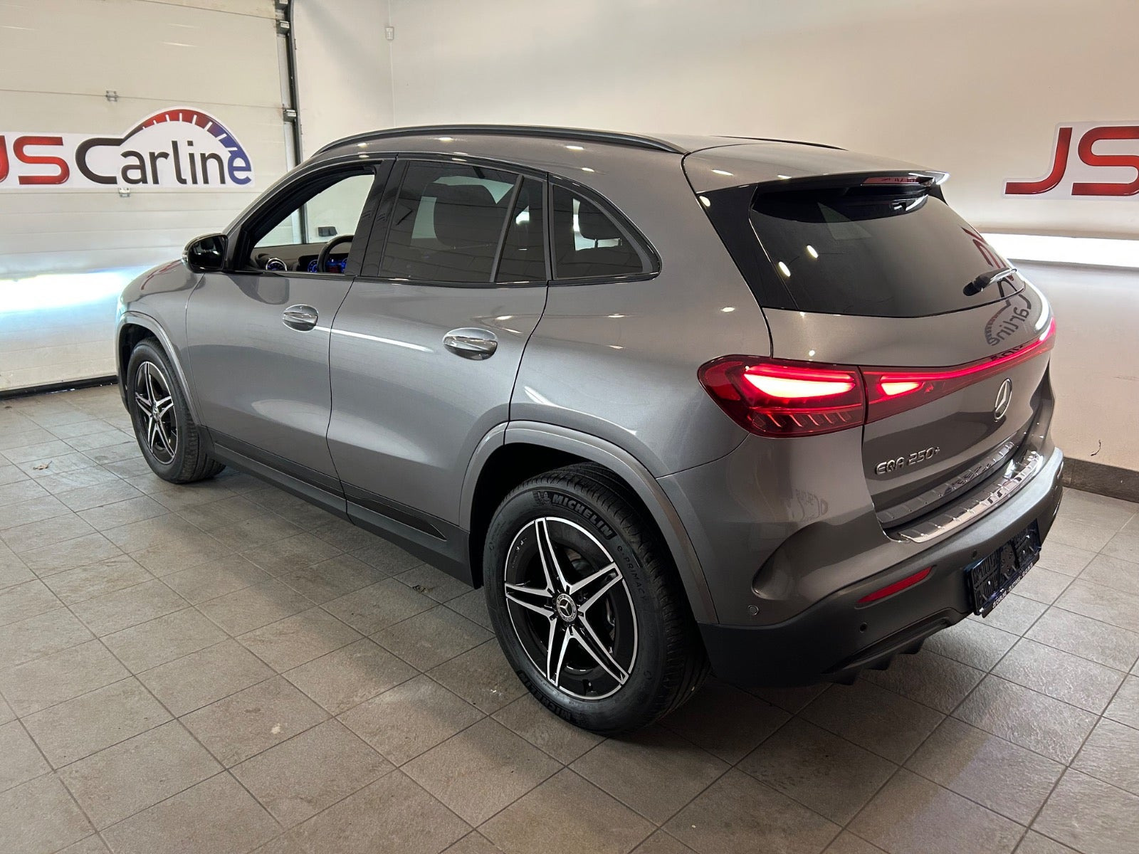 Grå Mercedes EQA250 fra 2022