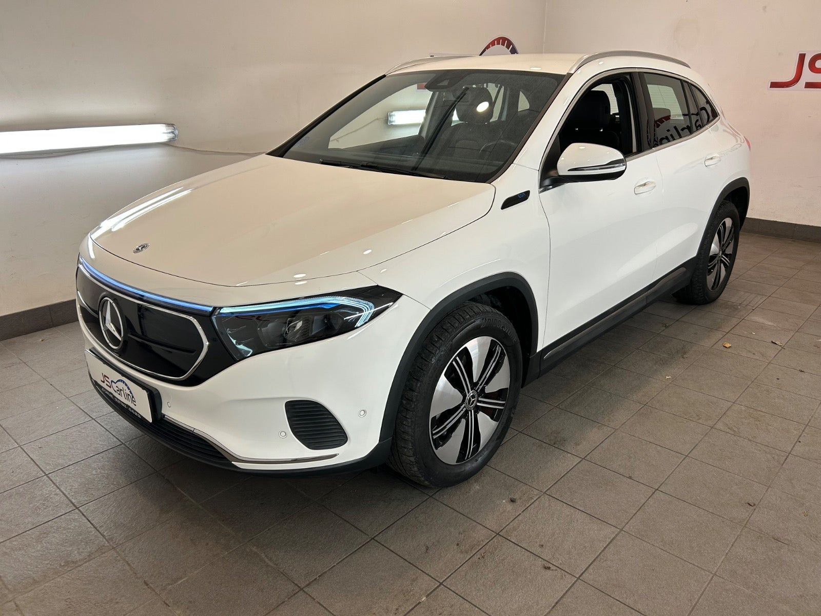 Hvid Mercedes EQA250+ fra 2024