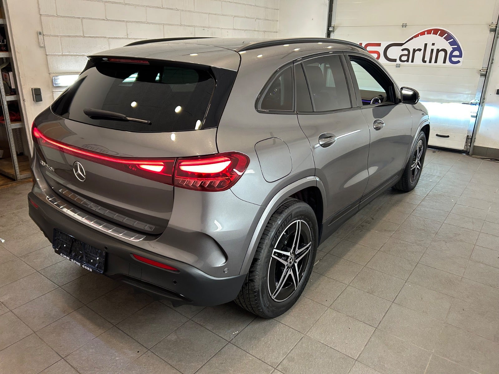 Grå Mercedes EQA250 fra 2023