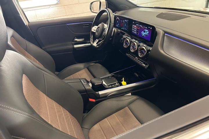 Hvid Mercedes EQA250 fra 2022