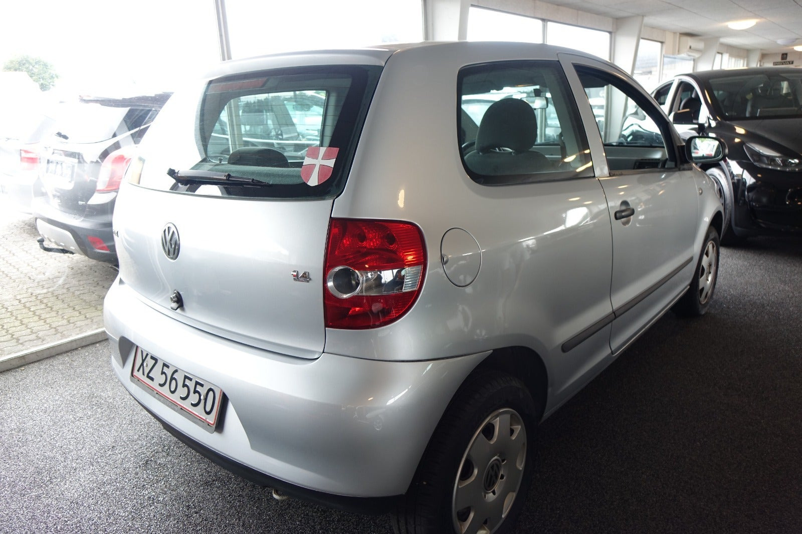 Grå VW Fox fra 2006