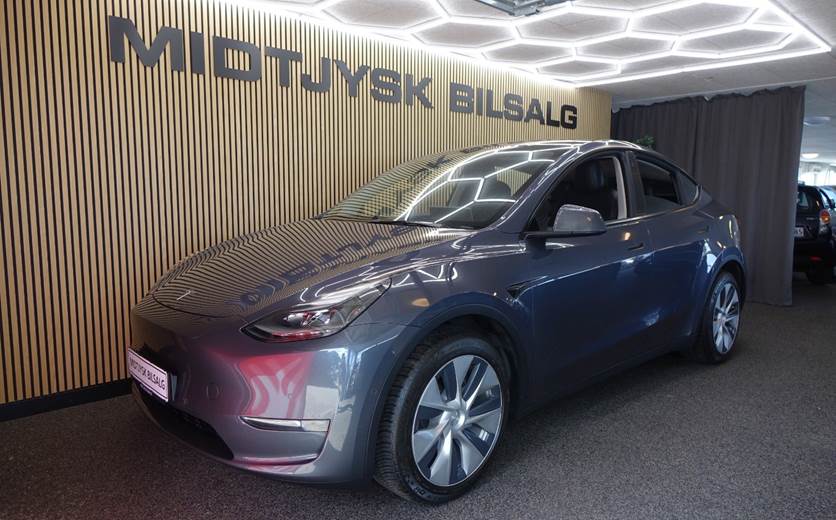 Tesla Model Y RWD